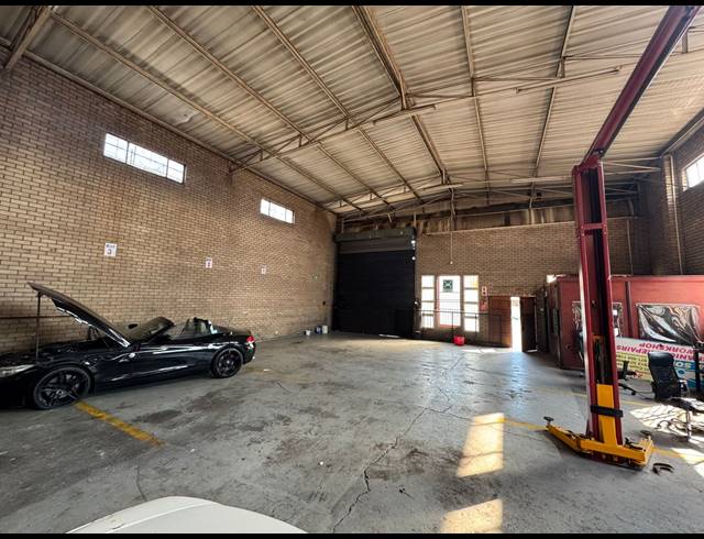 520M² WAREHOUSE TO LET IN PRETORIA WEST